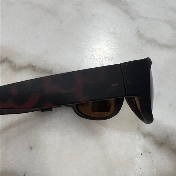 Foster Grant Black Leopard Sunglasses with Dark Lenses - Picture 7 of 9